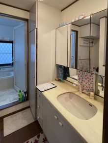 上質な空間を優雅に彩るラピシアカウンター　世田谷区H様邸